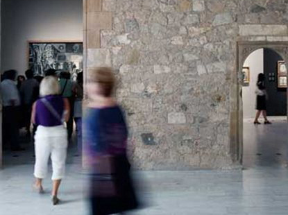 Persones amb malalties cròniques gaudint d'una activitat cultural